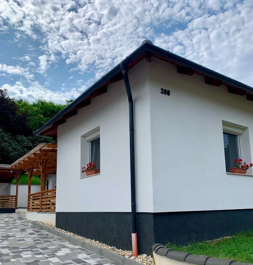 White Luxury Cottage- Matrai Vadaszhaz 4 *